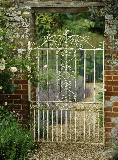 Antique Gate Design Ideas And Photos To Inspire Your Next Home Decor