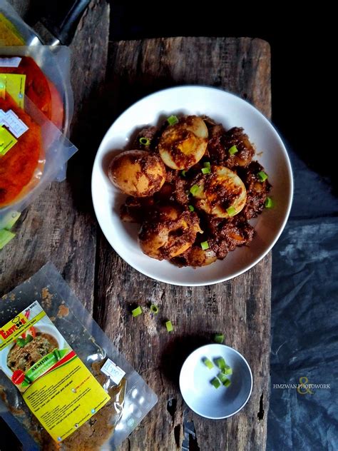 Segera masukkan telur puyuh ke dalam kuah semur yang sudah mendidih. Hot Wajan: #wajanngebut : Semur Telur Kentang Bumbu Easycook