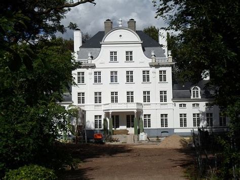 Ingrid coucke 46 verdeler van rolluiken afvaller 2: Het kasteel van Marc Coucke in Merelbeke | Huizen ...