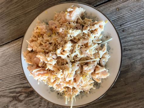 Layer rice, chicken and onion rings. 5-Minute Low Carb Lemon Chicken Salad Recipe using Canned ...