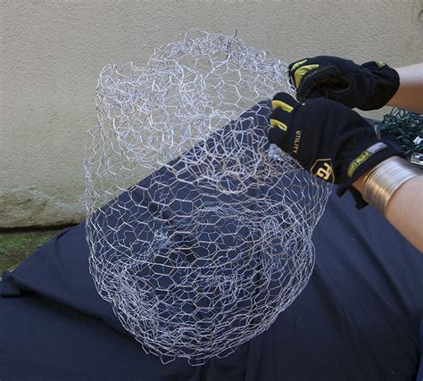 Connect each conductor to the terminals in the transformer according to the manufacturer's instructions. How to Make Christmas Light Balls