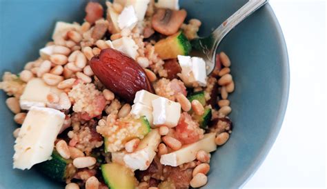Ik heb glutenvrije kamut couscous gebruikt, maar de gewone is natuurlijk ook prima. Couscous met spek, dadels, brie, courgette, champignons en ...