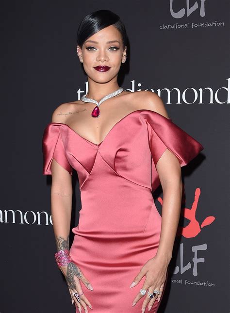 Rihanna was born robyn rihanna fenty on february 20, 1988 in st. Rihanna Age, Weight, Height, Net Worth, Boyfriend ...