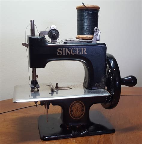 Singer heavy duty 4423 sewing machine Singer Sewhandy Child's Sewing Machine | Collectors Weekly