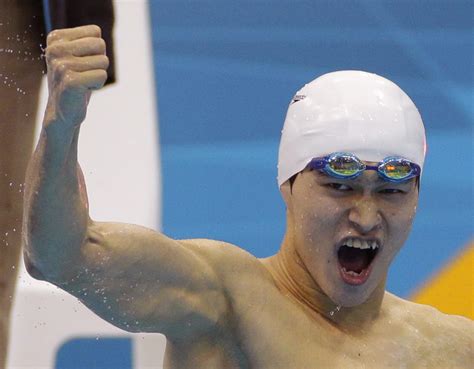 Olympic swimmer 2008 2012 world record holder 1500 freestyle. Sun Yang getta la maschera in California | Questione di Stile