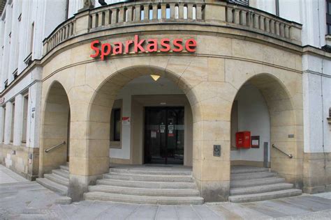 Dresdner bank was the first to open its own office in former eastern germany in dresden on 2 january 1990. Banken & Post - Kauf in Pirna