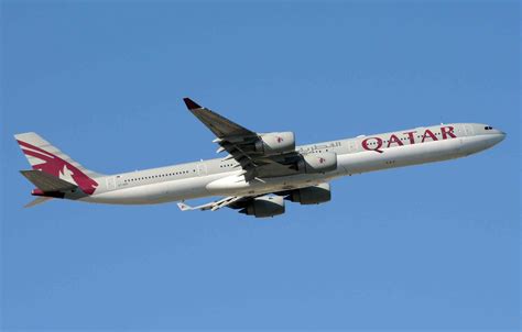 A main deck and an upper deck, which are conveniently linked by fixed stairs forward and aft. Cool Jet Airlines: Qatar Airways A380