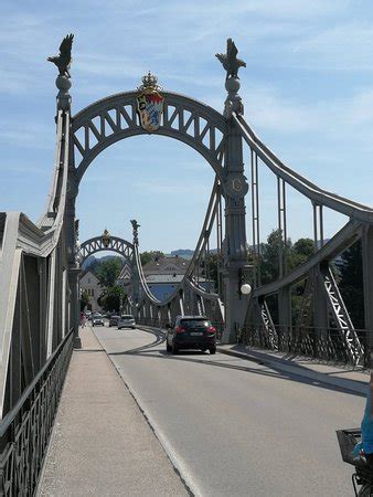 Die salzachbrücke ist eine historische straßenbrücke über die salzach, die die bayerische stadt laufen mit der österreichischen stadt oberndorf bei salzburg verbindet. Salzachbrücke (Oberndorf bei Salzburg) - Aktuelle 2021 ...