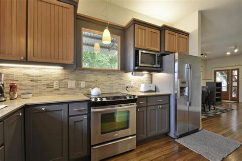20 Shining Examples Of The Two Toned Kitchen Cabinet Trend Kitchen