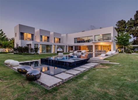 Top 12 Magnificent Contemporary Houses That Will Leave You
