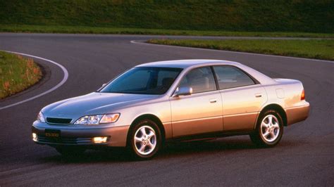 The exciting lexus es hybrid shatters preconceptions about executive saloons. Lexus ES 300 has the most-ticketed owners in the U.S.
