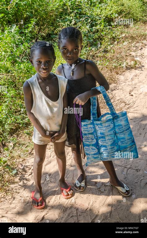 Deux Fillettes Afrique Banque De Photographies Et Dimages Haute