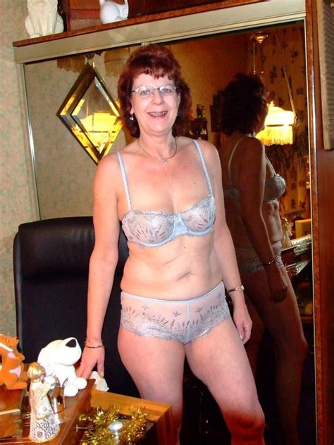 dutch granny slut greta posing at home 10 pics xhamster
