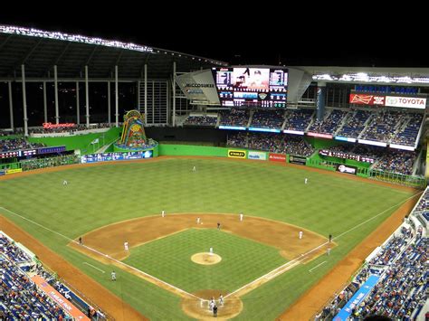 Marlins Stadium Need To Go If My Eyes Can Handle It Mlb Stadiums