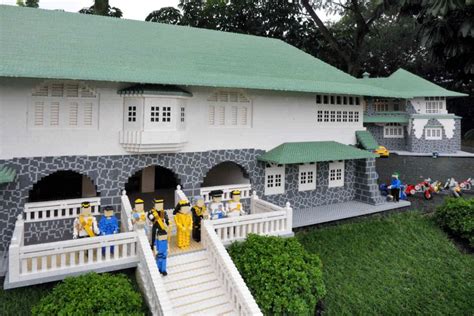 It took 2,300 hours — 95 days! — to build this Lego Istana ...