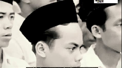 Selepas pembentukan malaysia pada tahun 1963, jentera pentadbiran kerajaan malaysia telah diperkemas berasaskan sistem pemerintahan demokrasi berparlimen. PEMBENTUKAN 'MALAYSIA' 1963 - YouTube