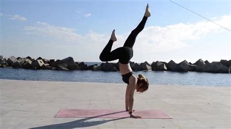 Clases De Yoga Online I Secuencia De Yoga Equilibrio En Brazos I Adho