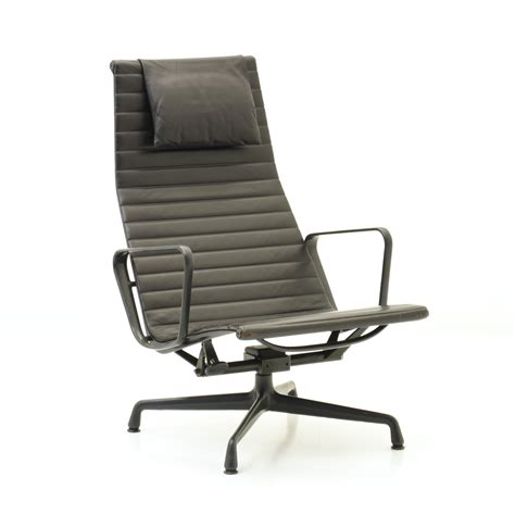 De eames ea 124 behoort onder de collectie van cavel design welke staat bekend om de lange functionele en esthetische levensduur van haar producten. Sessel, Eames EA 124 (7355) | Div.Sessel | Sessel | Bogen33