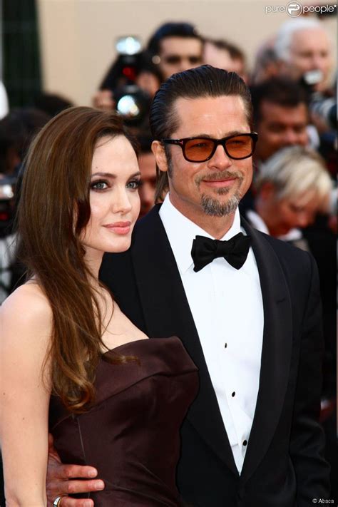 Angelina Jolie Et Brad Pitt Pour La Montée Des Marches De The Tree Of Life Au Festival De Cannes