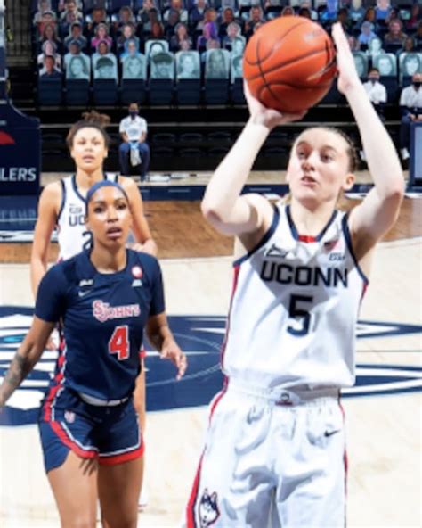 Her slick handles, assassin's mentality and ability to turn a mundane basketball play into. Paige Bueckers Family / UConn women's basketball recruits ...