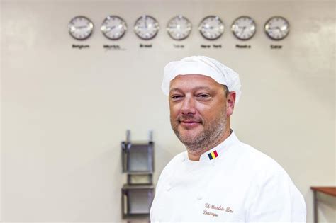 Dominique persoone (brugge, 24 september 1968) is een belgisch chocolatier. Zo maakt Dominique Persoone het perfecte paasei - Gazet ...