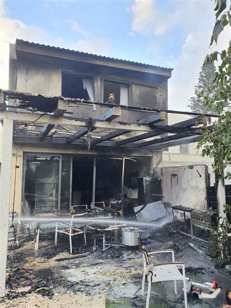 #שריפה #בית_שמש #בית_מאיר תמונות שלקחתי עכשיו מהשריפה בבית מאיר מצולם מהבית ניתן לשימוש עם קרדיט :עמנואל פ. שריפה פרצה בבית קרקע בקיסריה - Cnews Online