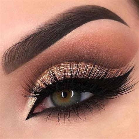 It can also be used to create eyebrows where very little hair exists. Microshading - Victoria Eyebrows