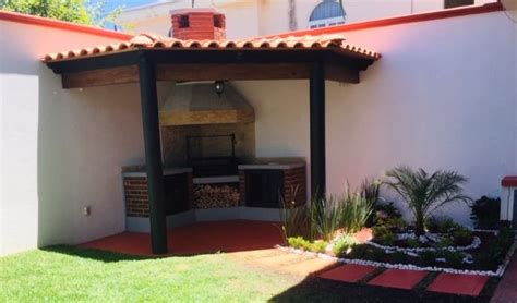 Ver más ideas sobre patio con piedras, disenos de unas, jardines. Asador en jardín pequeño | Fogones para patio, Patios traseros