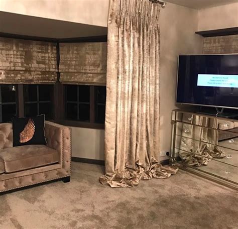 Katie Prices New Bedroom Is Seriously Plush But Fans Arent Impressed