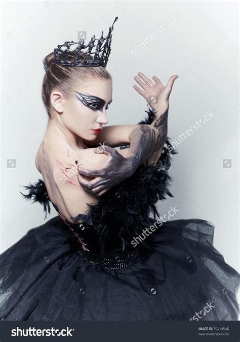 Pin By Sarah Moore On Black Swan Halloween Black Swan Makeup Black