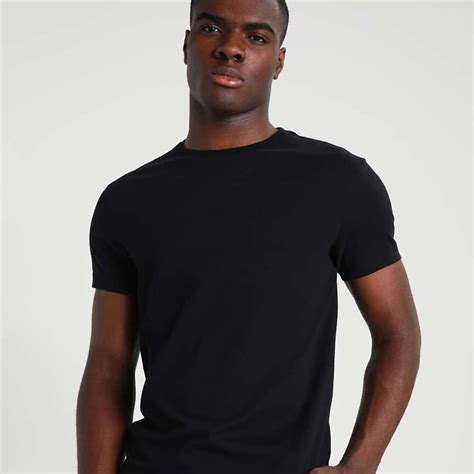 Basics Undeniably Cool Style With The Black T Shirt The Gentle Manual