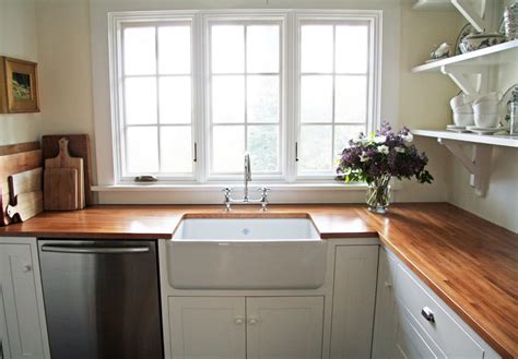 Of course, that doesn't mean that a giant block of walnut or maple works only in a rustic kitchen. Charming and Classy Wooden Kitchen Countertops