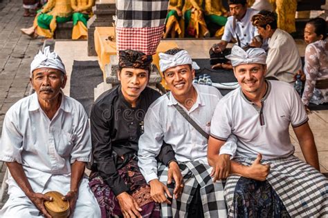 Bali Indonesia September 25 2018 Balinese Men With European Man In