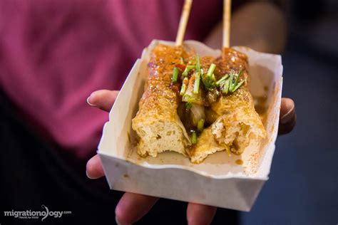 And you're still up at 11 p.m., it's natural that you might feel hungry. What to Eat at Shilin Night Market (and Surprise Stinky Tofu)