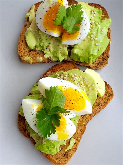 Toast avocat et oeuf mollet Gluten free Caroline Renwart