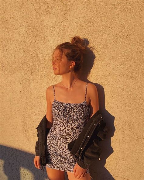 Ellie Thumanns Instagram Photo Photoshoot Poses Fashion Inspo