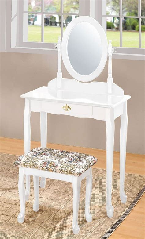 Elegant and regal, handcrafted queen anne style bedroom furniture has set the standard for period formal furniture since the early 1700's. Queen Anne Vanity Set (White) Acme Furniture | Furniture Cart