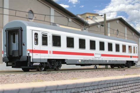 Sieben wagen mit stahlfedern wurden mit geringfügigen änderungen am wagenkasten als apmz123 ausgeliefert. Archive ACME DB - reisezugwagen.eu