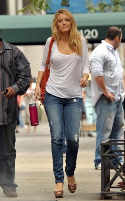 Blake Lively On The Set Of Gossip Girl July 24 2009 Star Style
