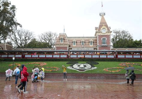 Disneys Us Parks To Offer Quicker Ride Entry For A Fee Reuters