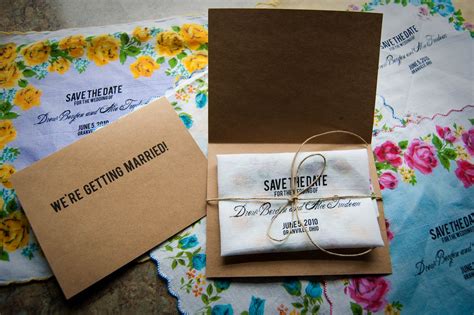 Every couple is looking for the best save the date ideas to preserve the happy time together. Casando Bem Cerimonial: Save The Date