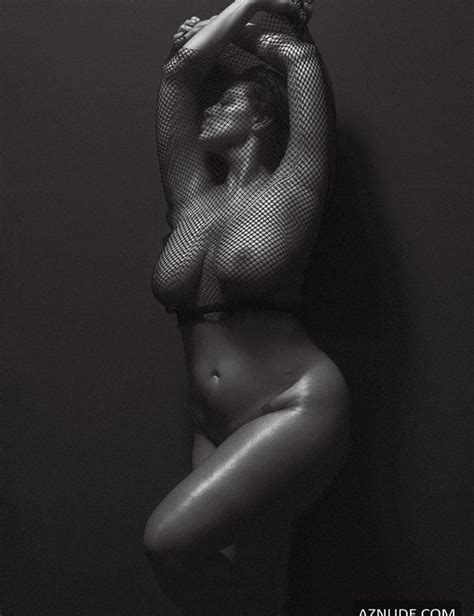 阿什莉格雷厄姆Ashley Graham裸体和性感的V杂志 AZNude 名人 十一月 2023