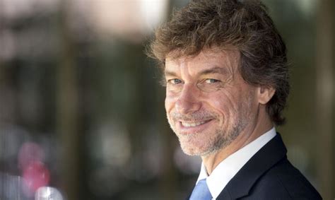 He accompanied his father, italian tv announcer piero angela, on his trips ever since he was a child, something that allowed him to learn many european languages and to acquire a cosmopolitan culture.after being a student in france, he enrolled in a course of natural sciences at the university la. Alberto Angela a Miramare con "Ulisse il piacere della ...