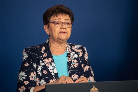 Müller cecília hivatalos tájékoztatást adott arról, hogy eddig hány egészségügyi dolgozó kapta meg az oltását magyarországon. Müller Cecília: naponta fel kell ásni a homokozót, meg ...