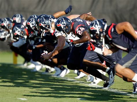 Nfl play 60 is the league's national youth health and wellness campaign that encourages kids to get physically active for at least 60 minutes a day. The football-body workout routine | Muscle & Fitness