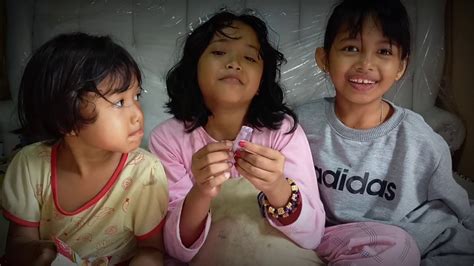 Hanya doa selalu ku panjatkan untuk ayah ibuku tersayang termenung jauh termenung rindu. Doa ayah ibu - YouTube