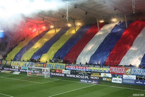 I jak wy chcecie dogonic bundeslige pilkarze graja za kare a kibice no jak widac. Galeria: Arka Gdynia - Pogoń Szczecin (2019-11-30 ...