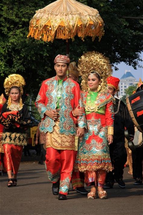 baju adat indonesia  karnaval baju adat tradisional