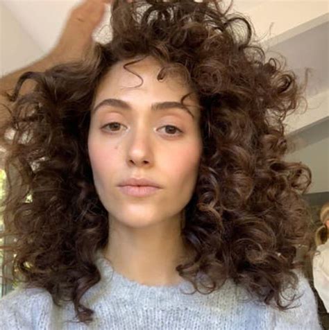 Actress emmy rossum is probably best known for her role in the film version of phantom of the opera and showtime's shameless—and recently, she added suave spokesperson to her resume. Pin by E on w | Casual curls, Big hair curls, Curly hair ...
