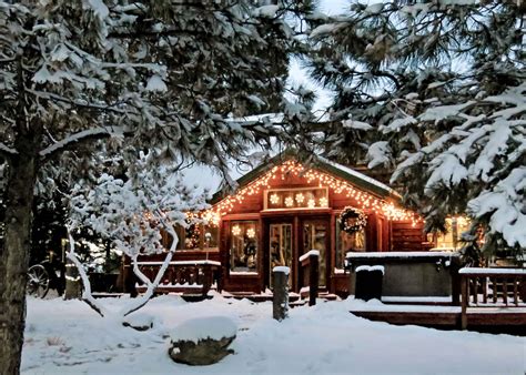 Apres Ski 2018 Winter Cabin Christmas Lights Cabin